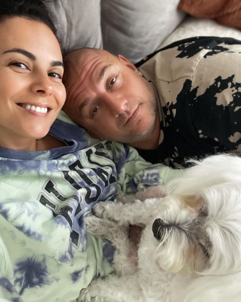 Настя Каменских и Потап расслабляются дома на диване и смотрят сериалы