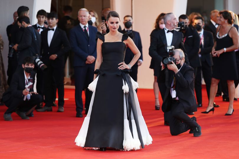 Пенелопа Крус в Chanel на Венецианском фестивале