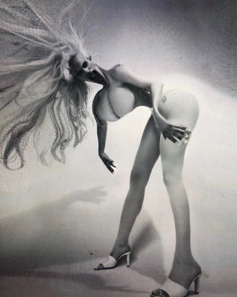 Леди Гага разделась в новой откровенной съемке фото 