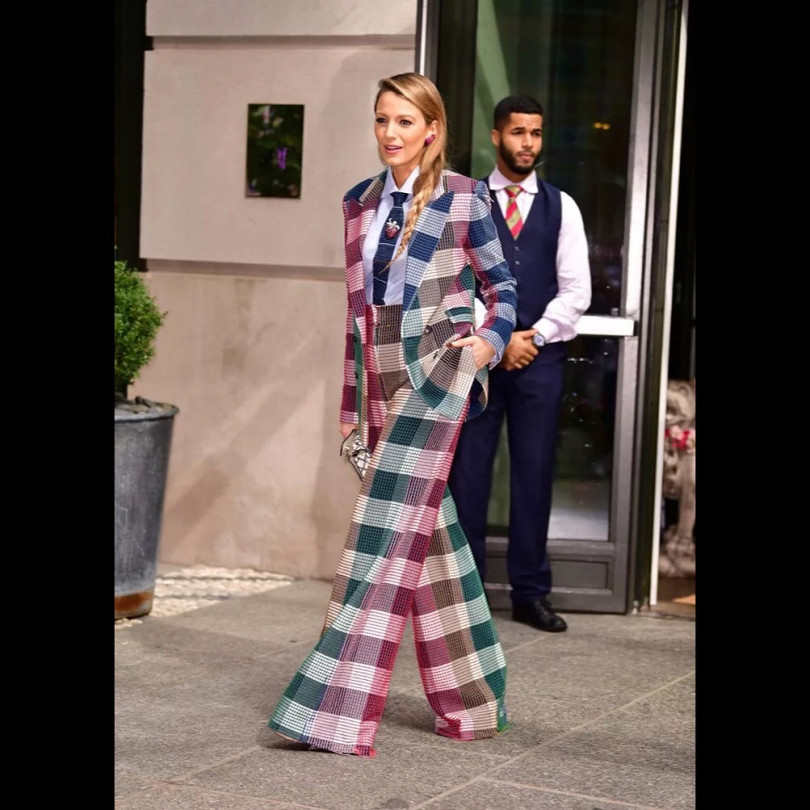 Блейк Лайвли в костюме