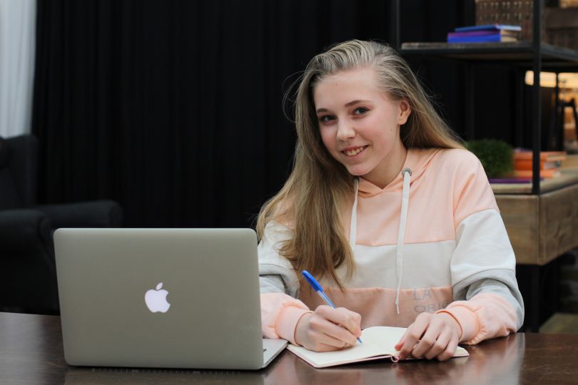 Дети учат английский язык в STUDY Academy