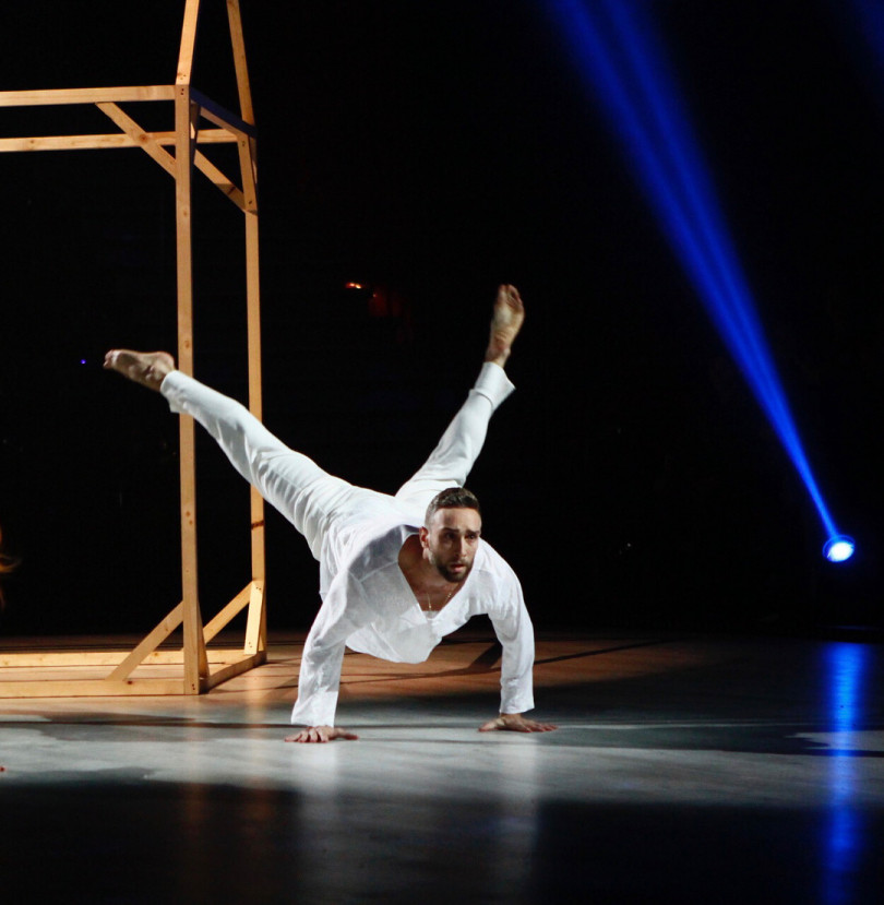 Иракли Макацария похвастался растяжкой