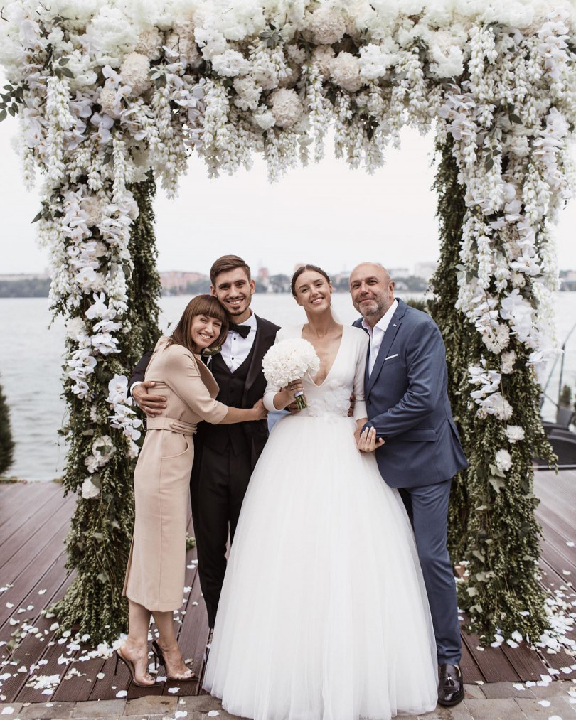 NOVIAS: концептуальное пространство свадебных платьев