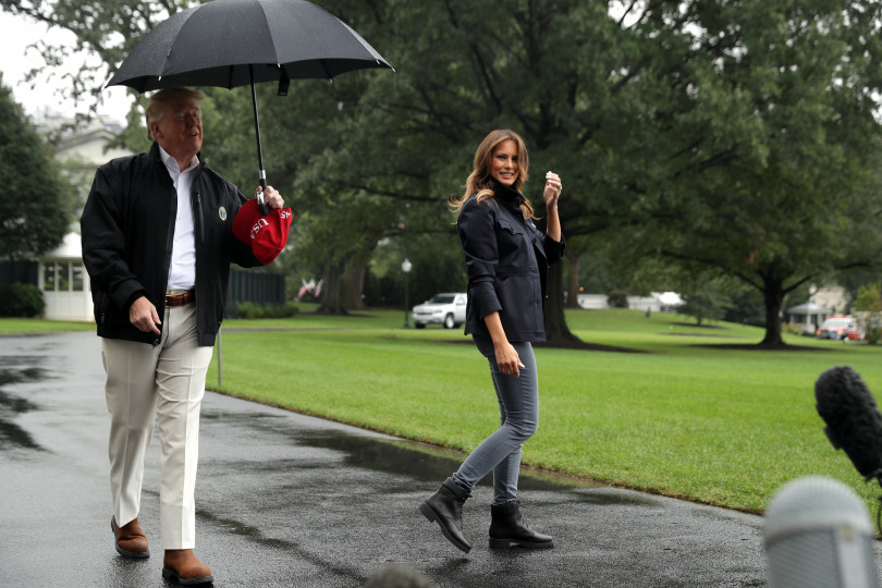 Дональд Трамп не поделился с женой своим зонтом