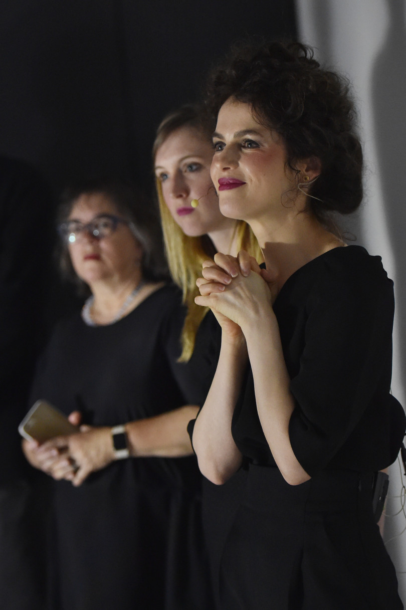 Нери Оксман впервые прокомментировала отношения с Брэдом Питтом