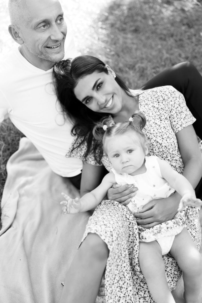 Санта Димопулос с мужем и дочкой