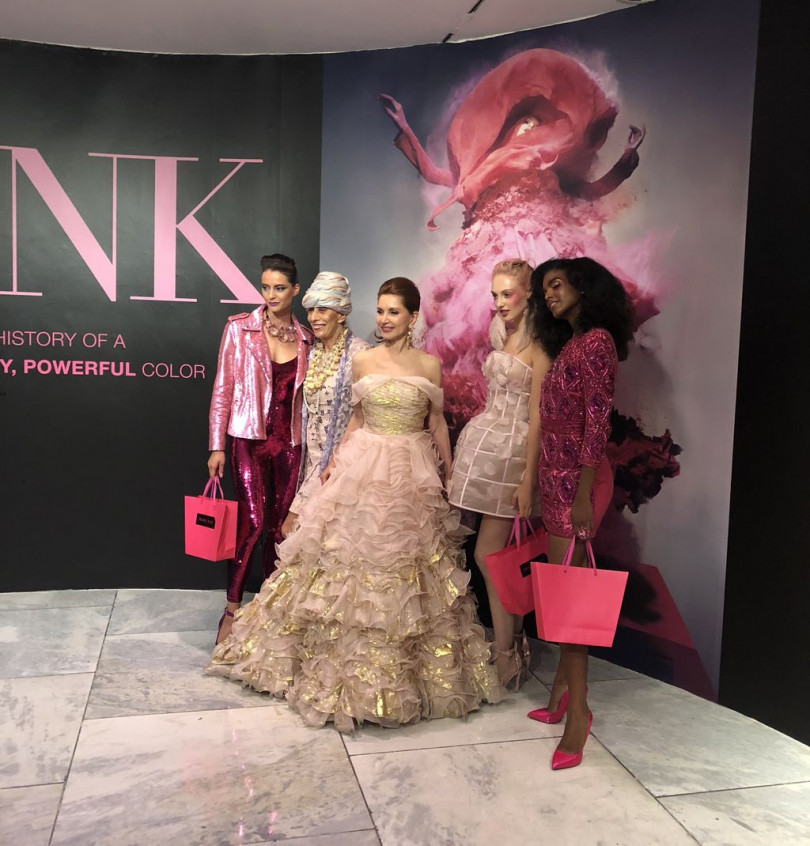 От Christian Dior и Gucci до Mary Kay: в Нью-Йорке открылась выставка, посвященная розовому цвету