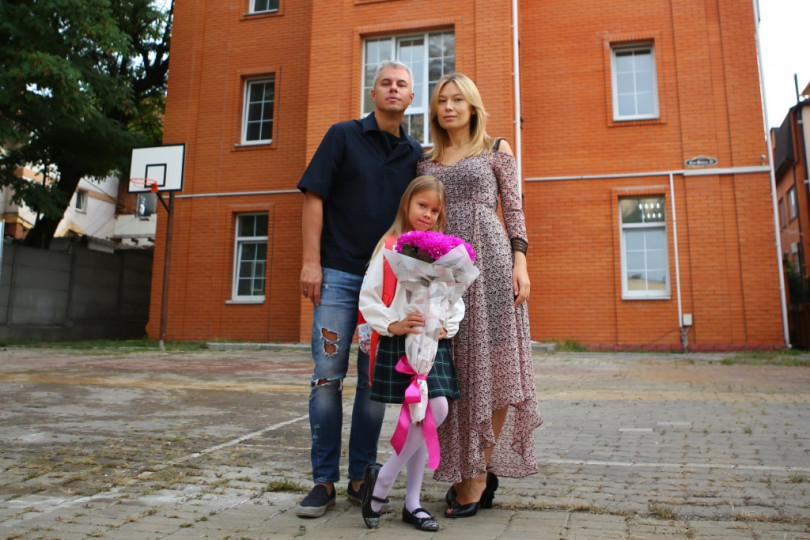 Андрей Доманский, его жена и дочь 