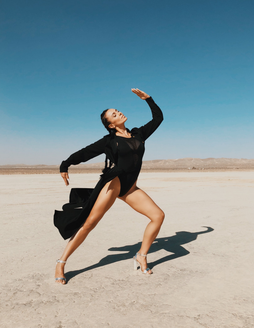 партнерша Николая Тищенко Dj Nana блеснула длинным ногами в новом клипе 