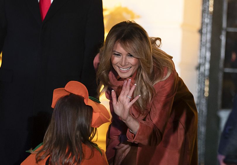 Мелания Трамп приветствует ребенка