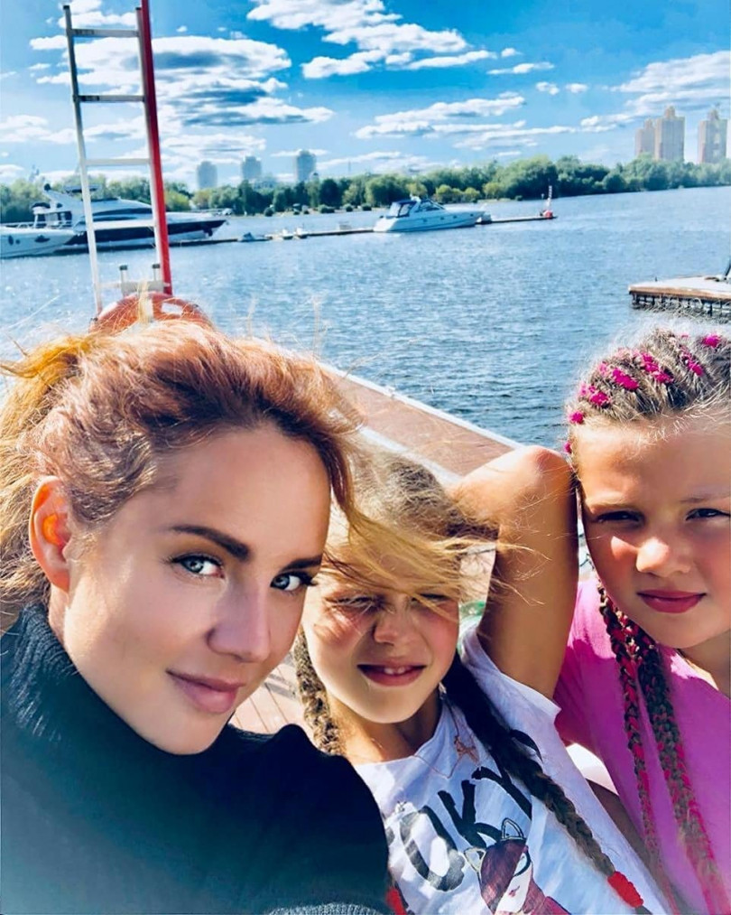 МакSим с дочками