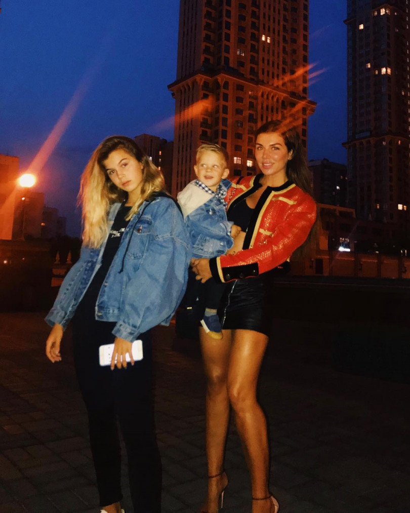 Анна Седокова с детьми