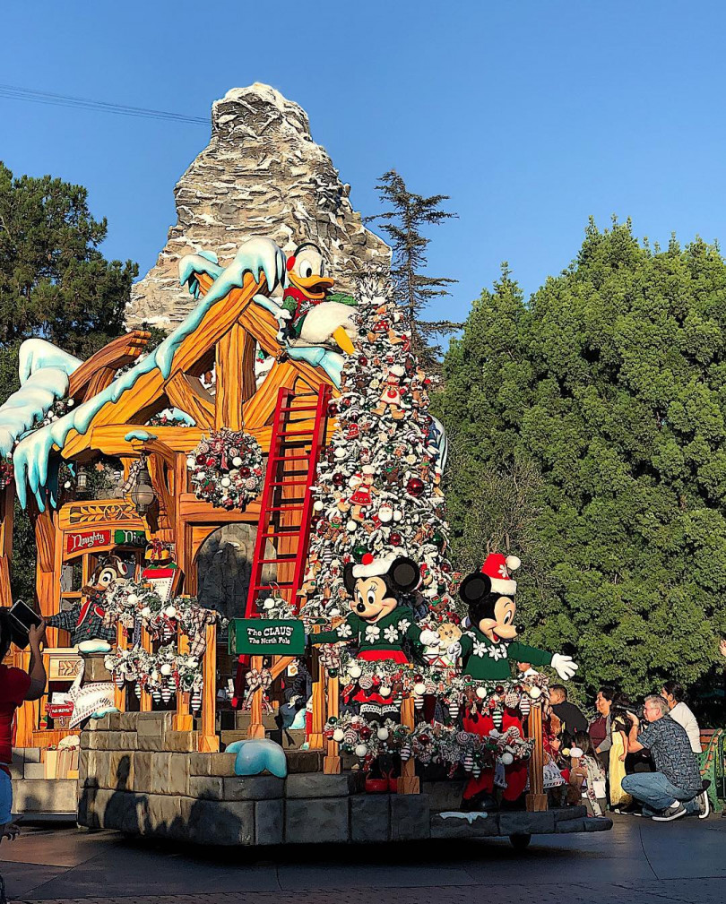 Мика Ньютон устроила девичник