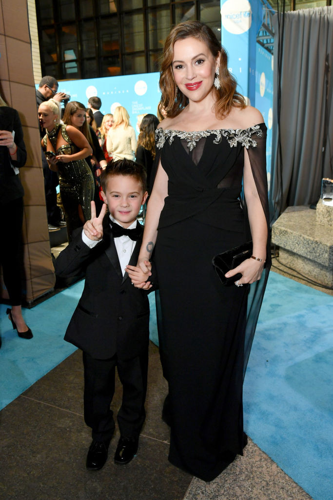Алисса Милано вышла на красную дорожку с сыном
