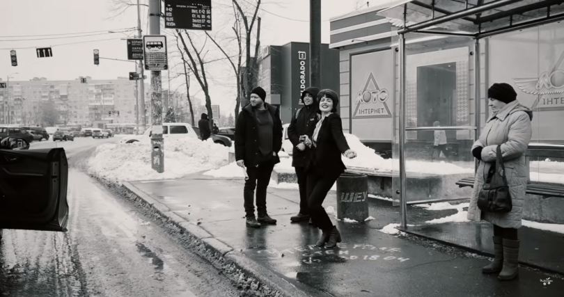 Даша Астафьева станцевала на улице