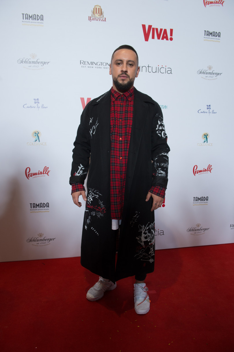 Monatik выбрал смелый образ для вечеринки Viva!