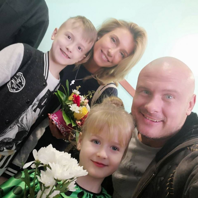 Вячеслав Узелков засыпал жену комплиментами