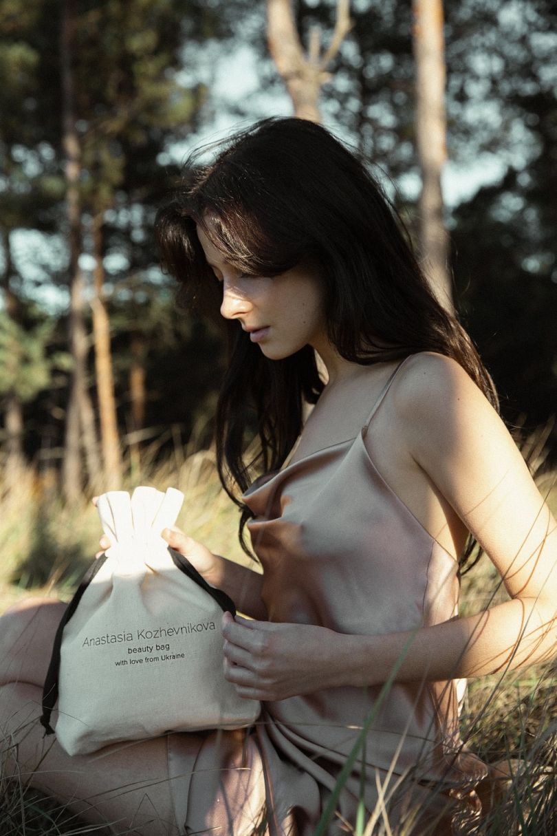 Анастасия Кожевникова в фотосессии косметики
