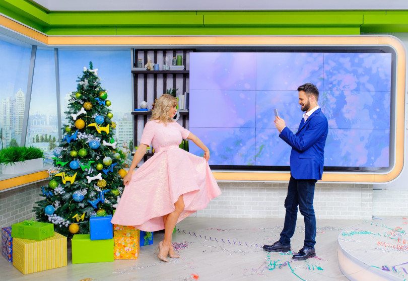 Лилия Ребрик наслаждается работой в канун Нового года