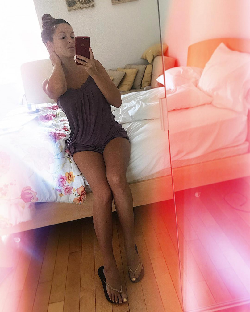 Нюша показала фигуру