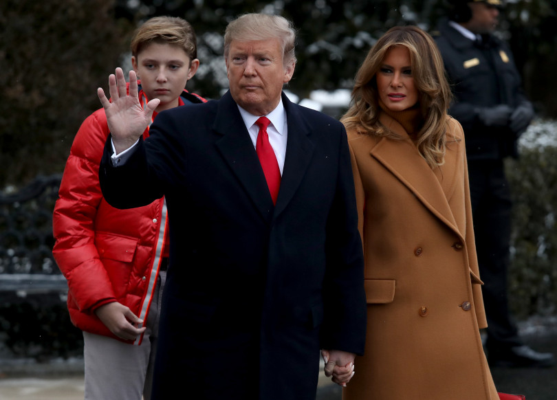Мелания и Дональд Трамп с сыном Бэрроном