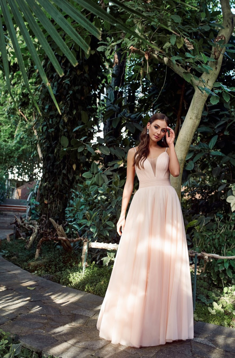 Победительница шоу &laquo;Холостяк-6&raquo; Алена Лесык представила коллекцию свадебных платьев