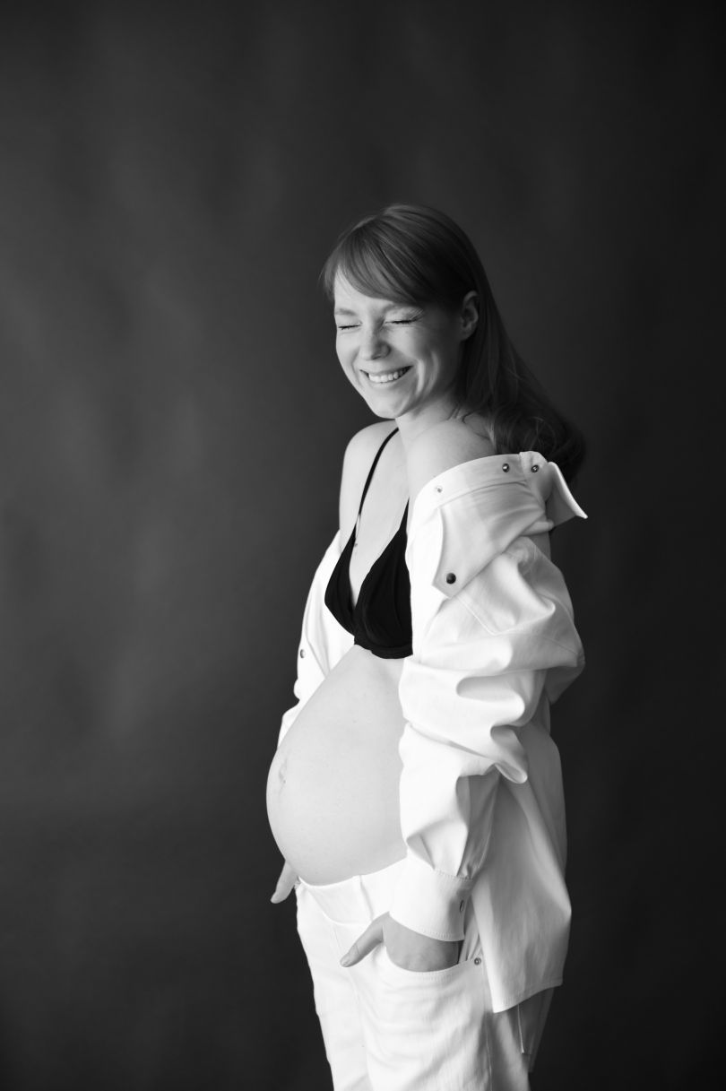 Беременная Светлана Тарабарова смеется