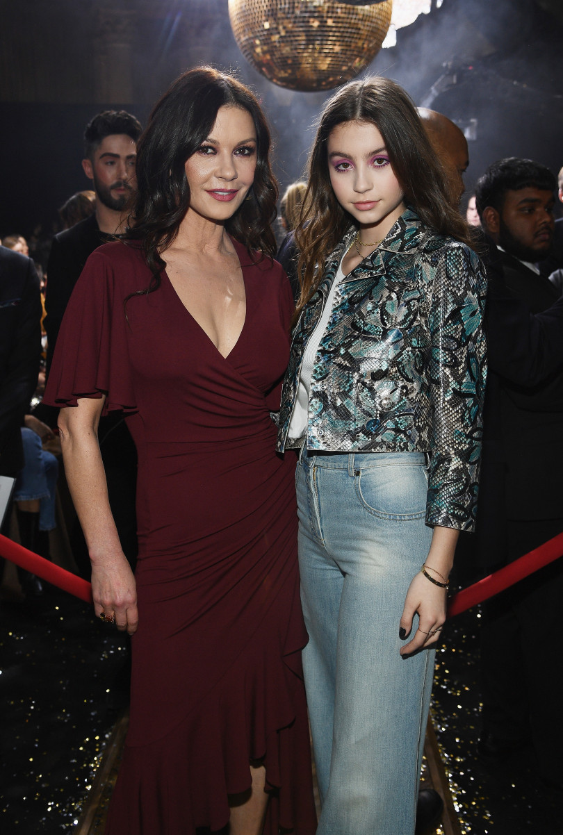 Кэтрин Зета-Джонс с дочкой