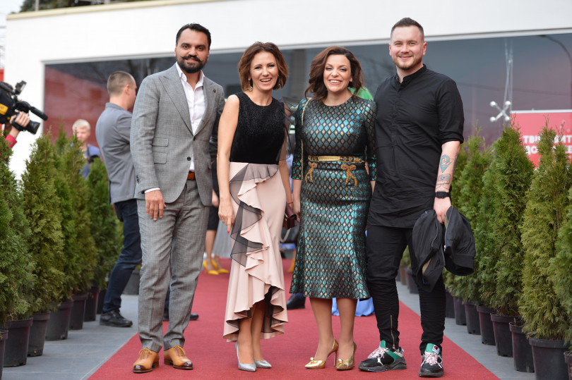 Похудевшая Наталья Холоденко подчеркнула фигуру облегающим платьем от Dolce &amp; Gabbana