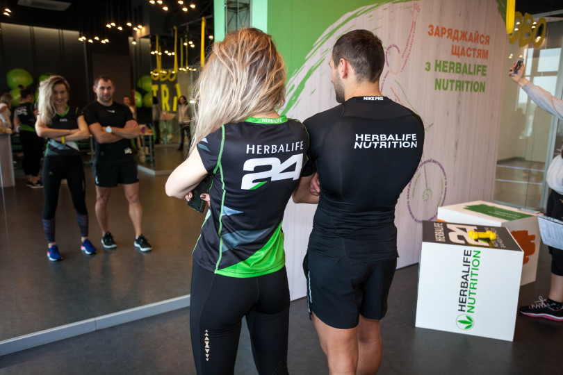 Herbalife Nutrition учит формировать привычку быть счастливым
