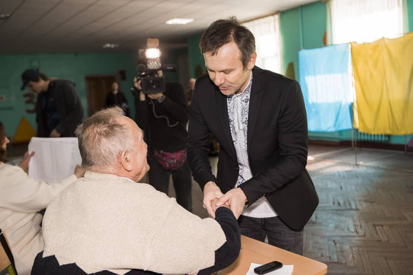 Выборы-2018: за кого проголосовал Святослав Вакарчук?