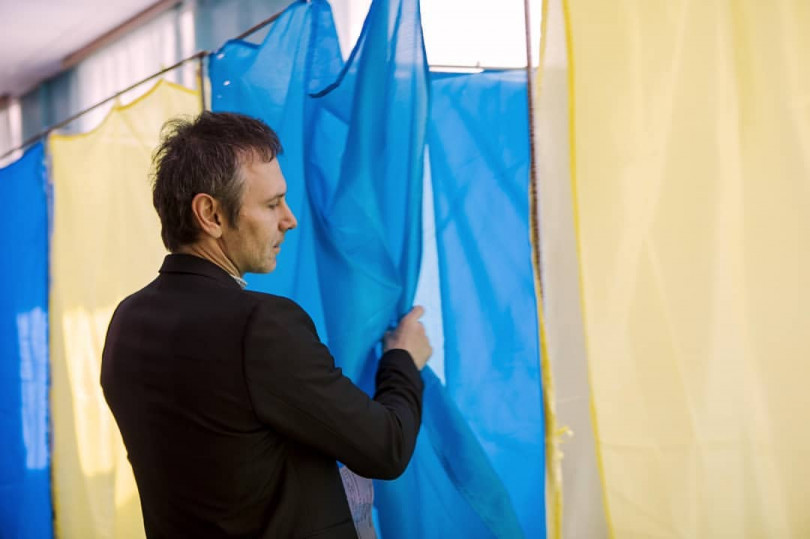 Выборы-2018: за кого проголосовал Святослав Вакарчук?