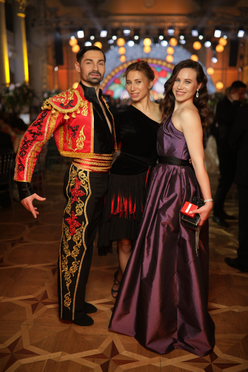 Иракли Макацария, Анетти Жернова и Вероника Дидусенко: звезды посетили венский бал по-украински