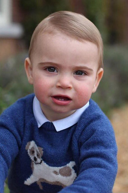 Принцу один год! Кенсингтонский дворец опубликовал новые фото сына Кейт Миддлтон и принца Уильяма
