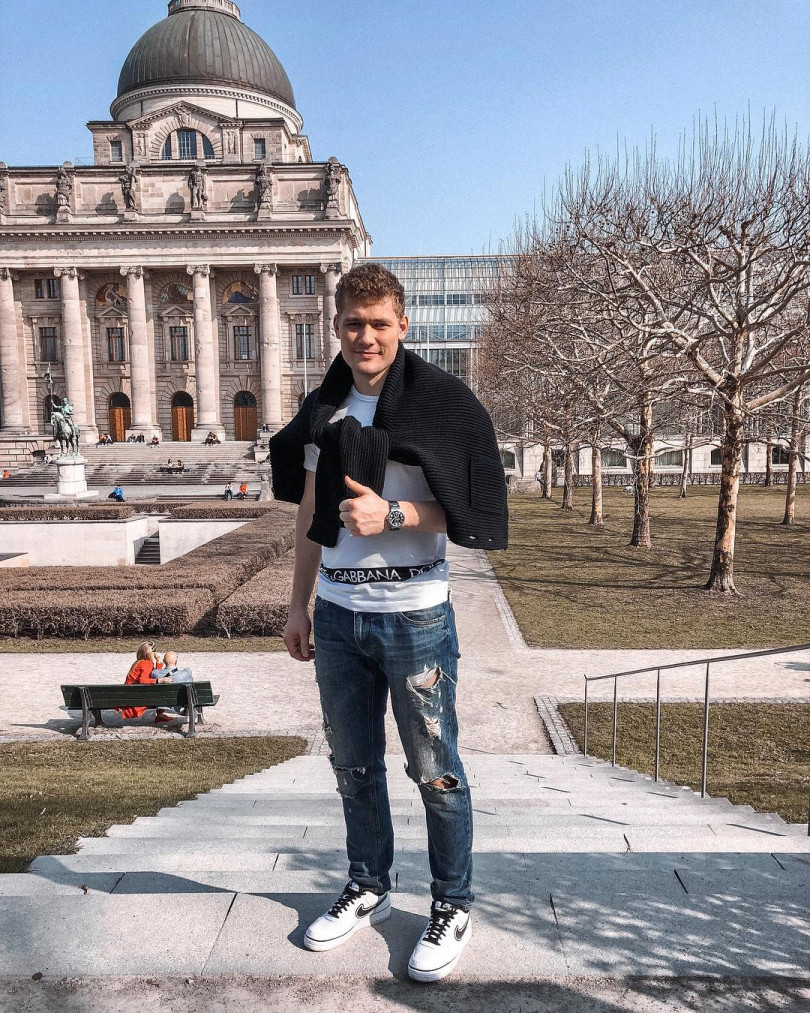 Парень Анны Седоковой
