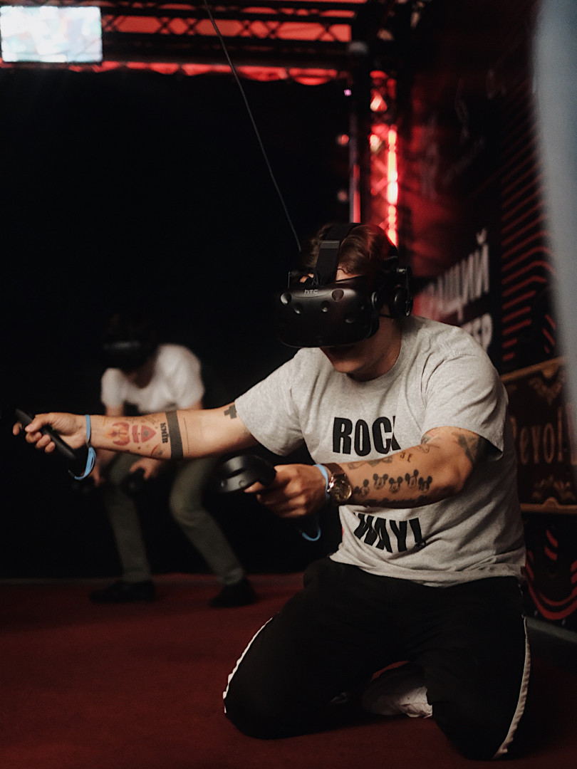 Звезды в парке виртуальной реальности VRtuality