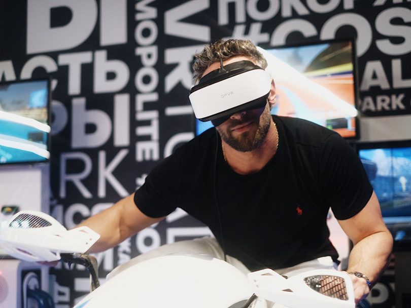 Звезды в парке виртуальной реальности VRtuality