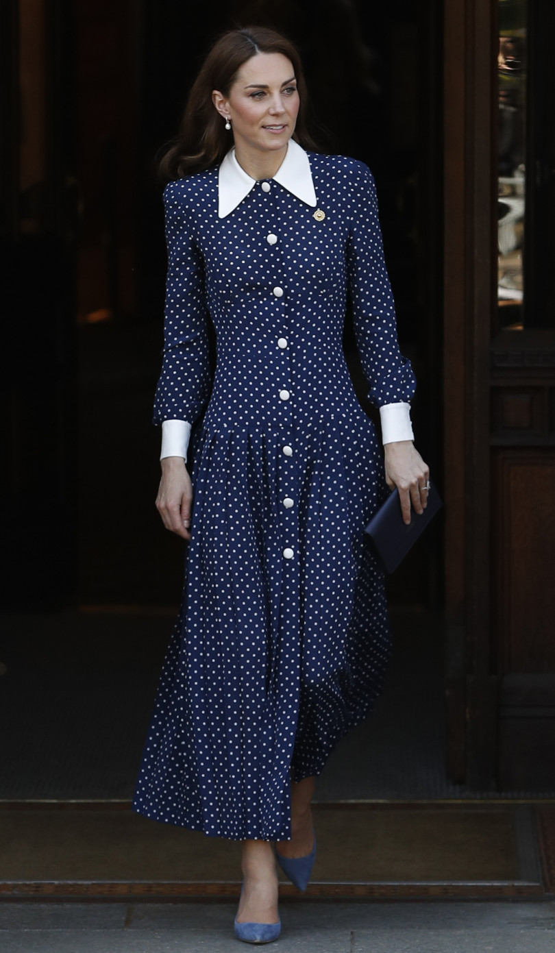 Сдержанный шик! Кейт Миддлтон демонстрирует идеальный наряд британской герцогини