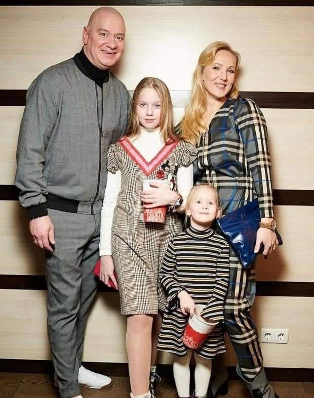 Евгений Кошевой, его жена и дети