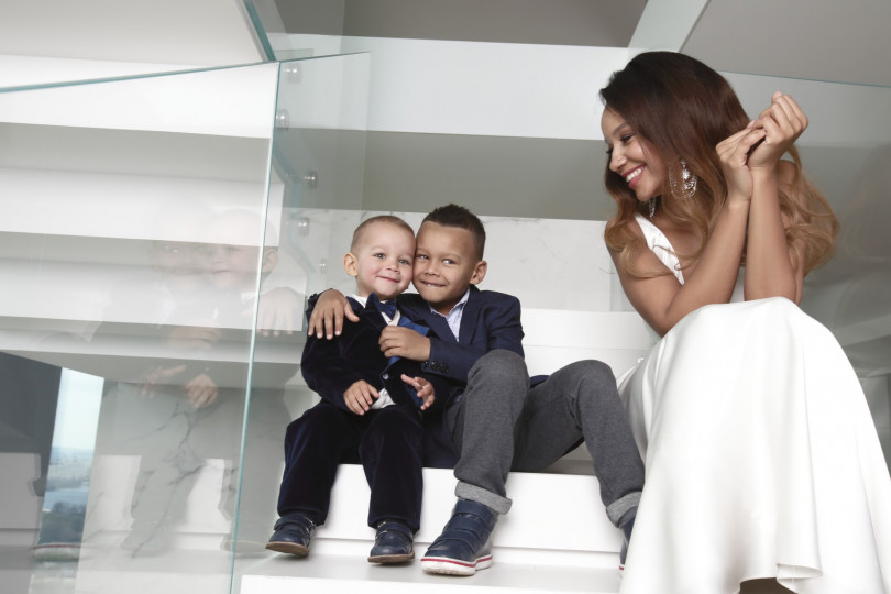 Виктория Батуи показала детей