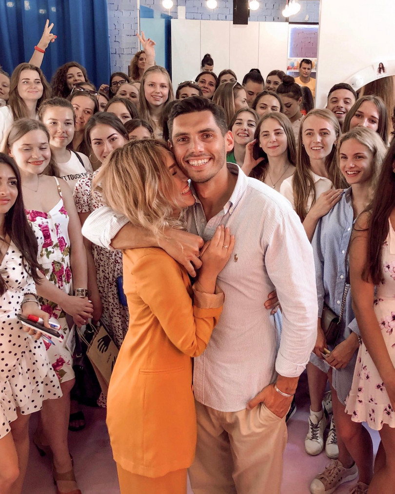 Холостяк Никита Добрынин засыпал сеть снимками с любимой