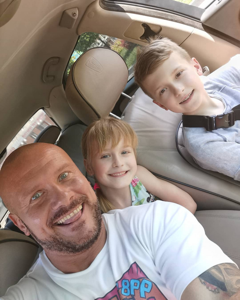 Снова вместе: Вячеслав Узелков растрогал сеть снимками с сыном и дочерью