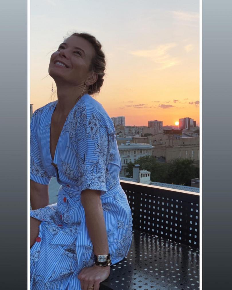 Никакого макияжа! 45-летняя Юлия Высоцкая восхищает естественной красотой