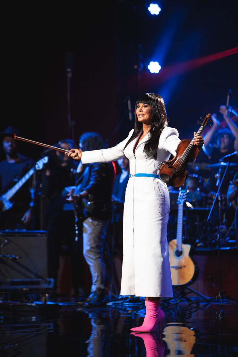 Новое шоу Ассии Ахат выходит на общественном телевидении США