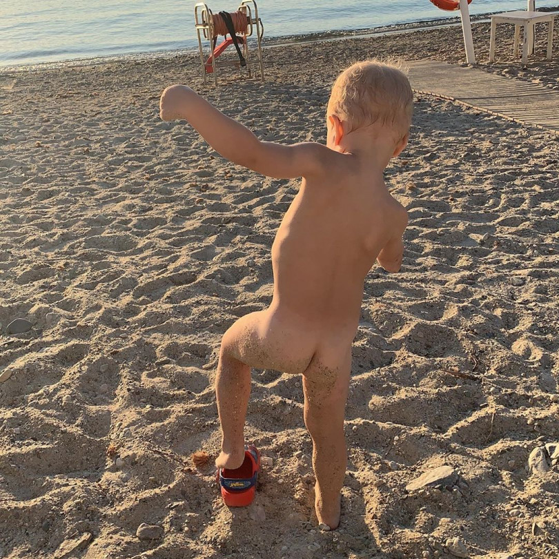Может, проблема в зрителе? Ксения Собчак резко ответила на критику голого фото ее сына в Instagram