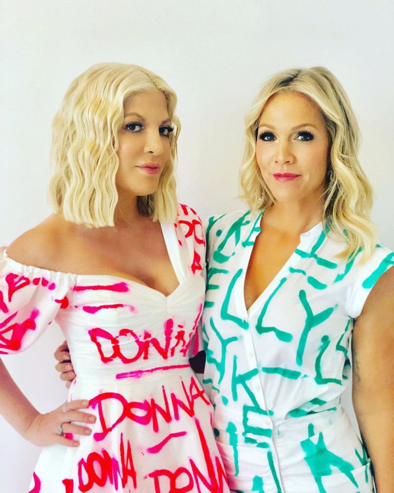 Тори Спеллинг и Дженни Гарт