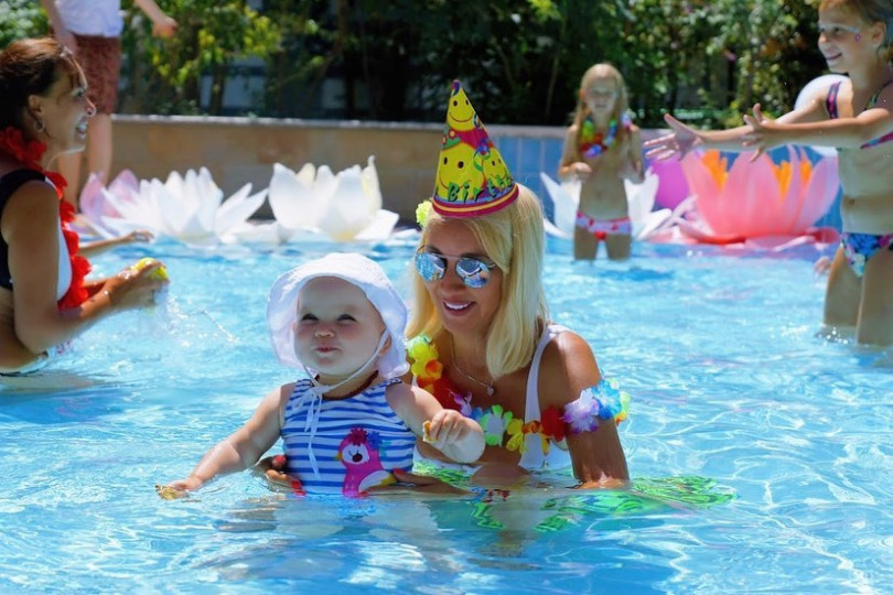 Лера Кудрявцева с дочкой