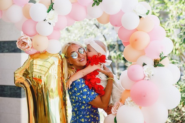 Лера Кудрявцева с дочкой