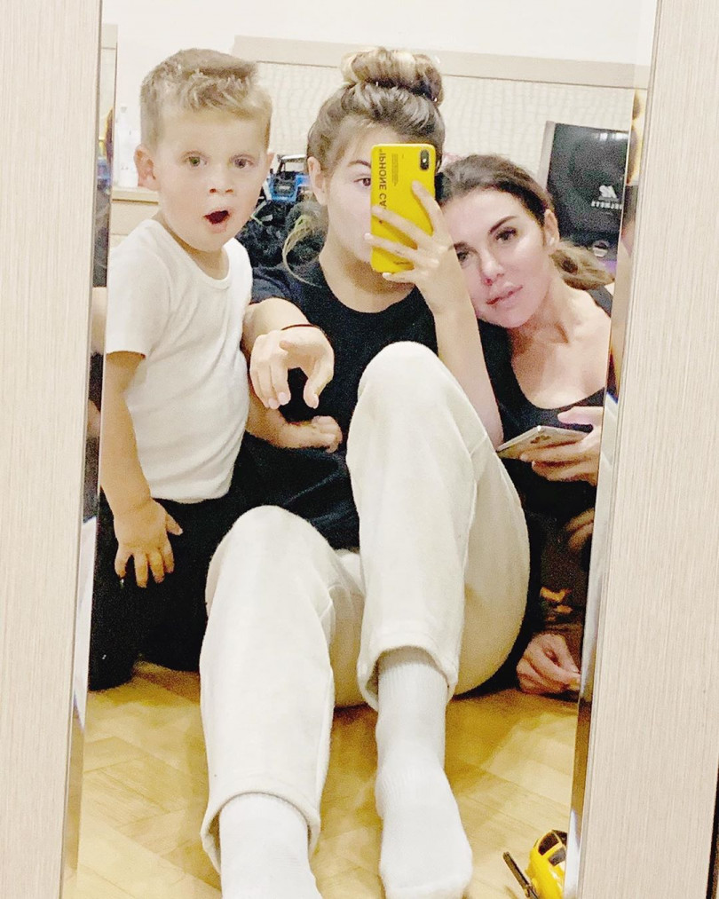 Анна Седокова с детьми