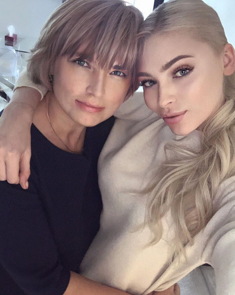 Алена Шишкова с мамой